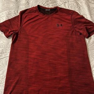 UA heat-gear size L stadium red/chestnut red shirt fitted